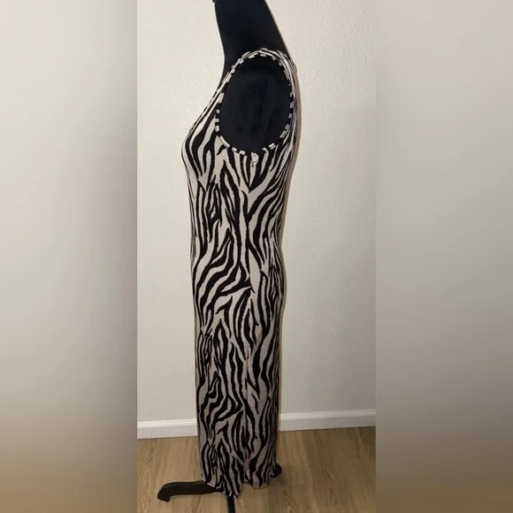 Elegant Zebra Pattern Midi Dress - Picture 6 of 8